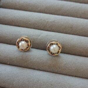 Faux pearl brooch/pins